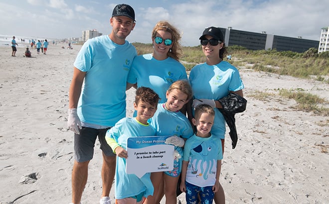 Volunteers during Pass Member Beach Cleanup