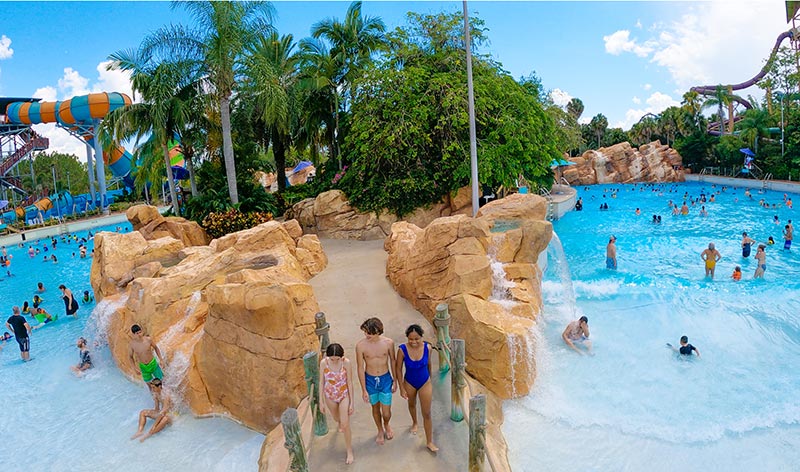 Wave pools at Aquatica Orlando