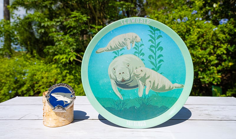 SeaWorld Pass Member Exclusive Plate and Pin